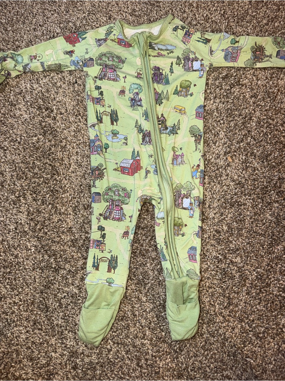 Little Crowns & Capes Berenstain Bears Green Zip Footed Sleeper 3-6M bamboo soft